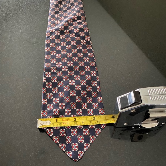 Classy and timeless Christian Dior tie. - Picture 5 of 8